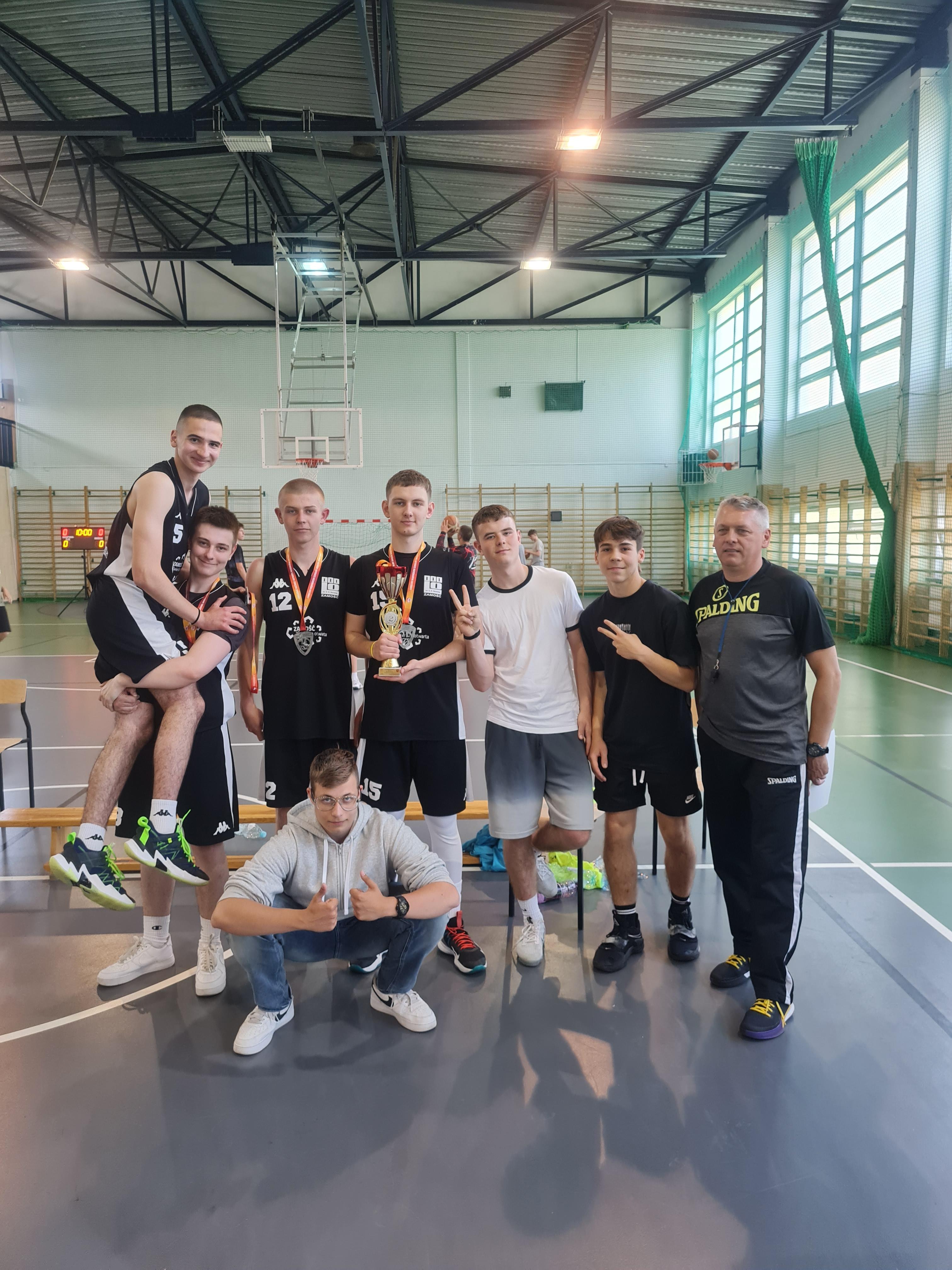 III LO w Zamościu wicemistrzem województwa w koszykówce 3×3